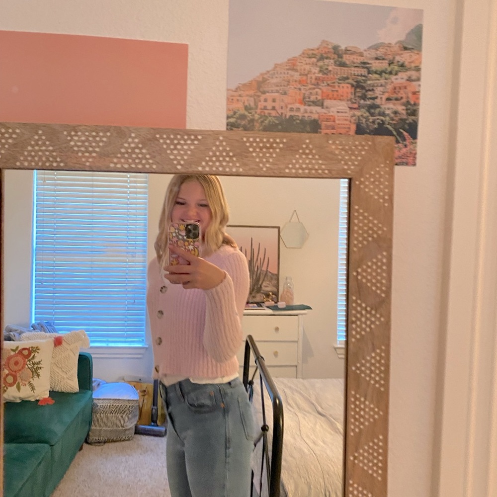 pink sweater
